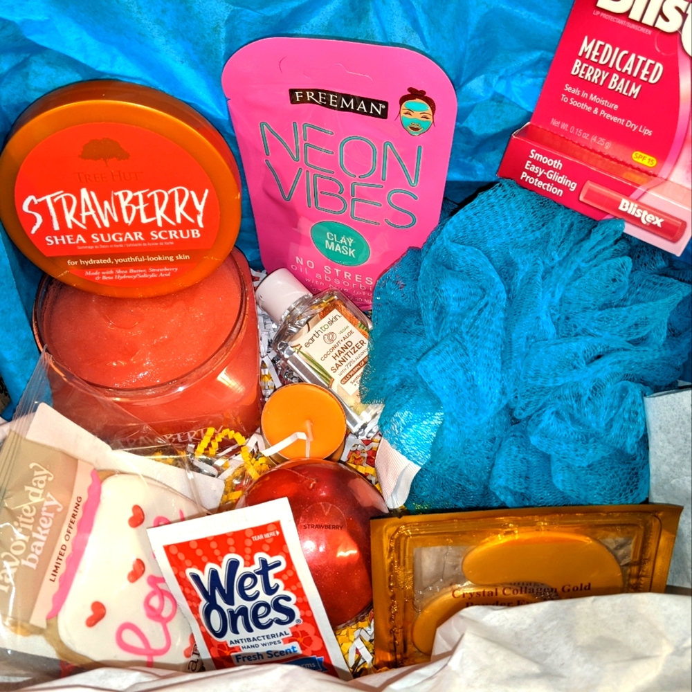 Treehut Strawberry 🍓 Self Care Box